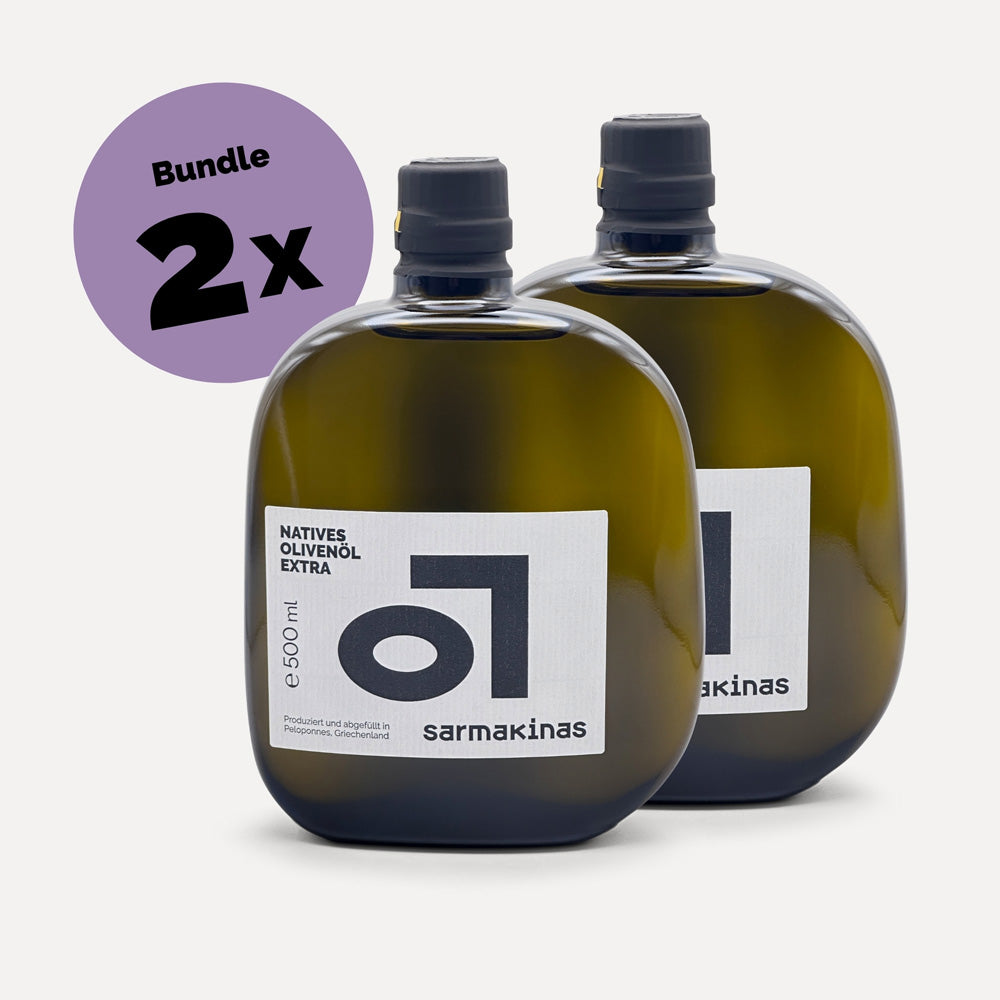 Vorderansicht des 2er Bundles 500 ml-Flasche Sarmakinas natives Olivenöl Extra Koroneiki: Premium, sortenrein aus Griechenland, kalt extrahiert, reich an Polyphenolen, nachhaltig produziert.